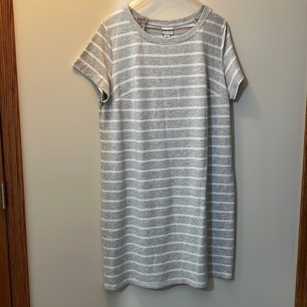 Woman’s gray and white striped dress size 1X very soft
